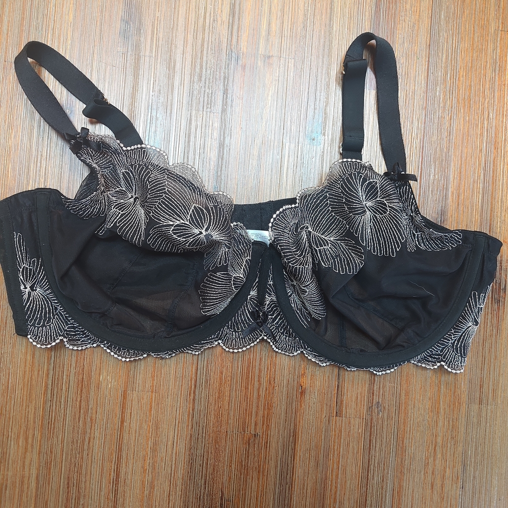 Cacique Black and Silver Floral Lace Bra
